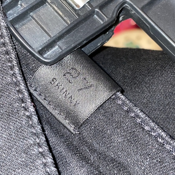 •VINCE•BLACK DENIM MOTO HIGH WAISTED SKINNY JEANS WITH ANKLE ZIPPERS. SIZE 27x30 - Picture 10 of 13